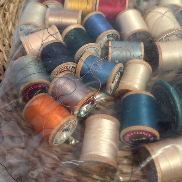 Vintage Assorted Sewing Thread Spools (some wooden spools) - Great Condition - Picture 6 of 10